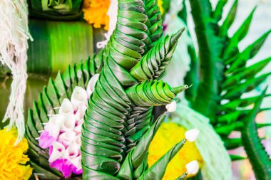 Budizm ibadete sunan pirinç