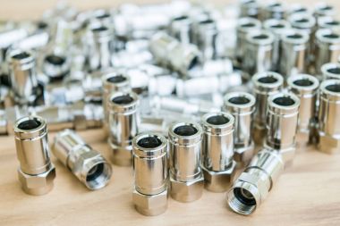 Kordon için sıkıştırma aracı.