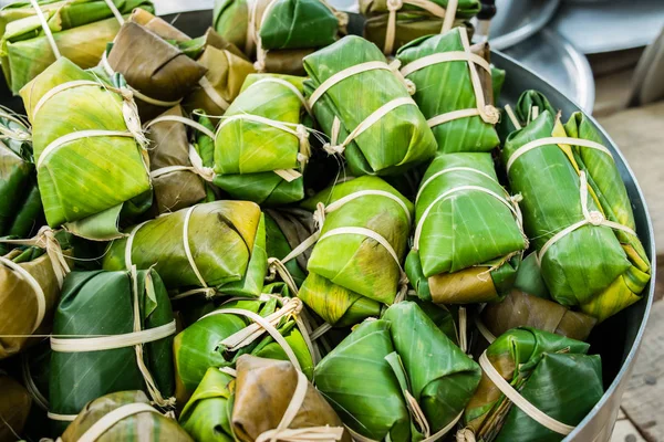 Traditionelle thailändische Küche (khao tom mat) — Stockfoto