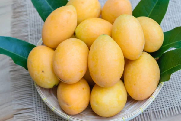 Сливовое манго, или сливовый плод Мэриан — стоковое фото