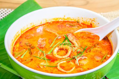 Tom yum Tay baharat çorbası