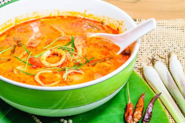 Tom yum Tay baharat çorbası