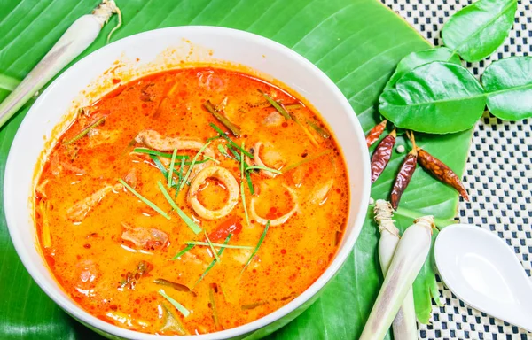 Tom yum Tay baharat çorbası