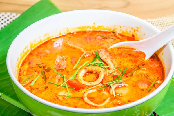 Tom yum Tay baharat çorbası