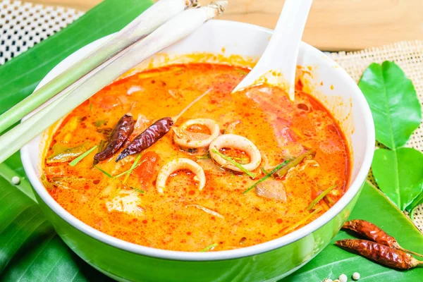 Tom yum Tay baharat çorbası