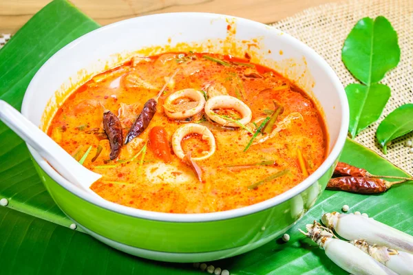 Tom yum Tay baharat çorbası