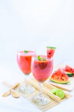 Bardakta karpuz suyu