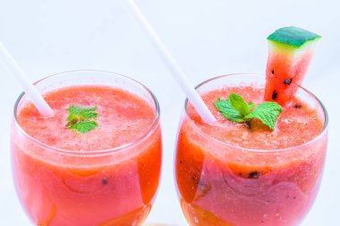 Bardakta karpuz suyu