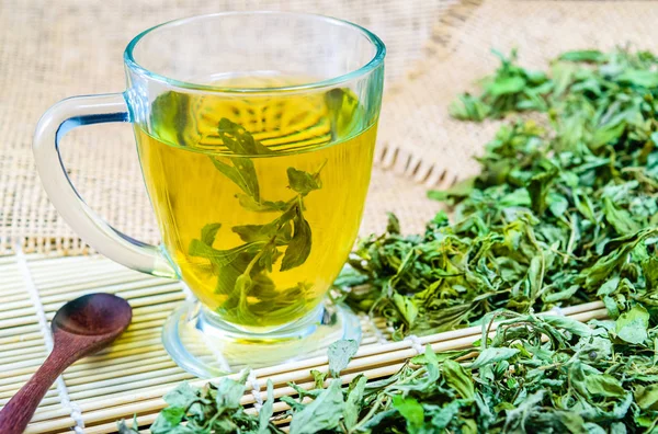 Kuru stevia yaprağı