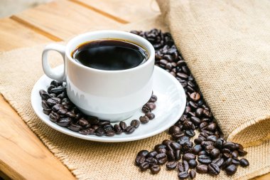 Kahve çekirdekli kahve fincanı