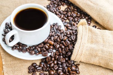 Kahve çekirdekli kahve fincanı