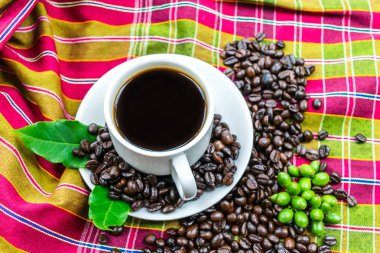 Kahve çekirdekli kahve fincanı