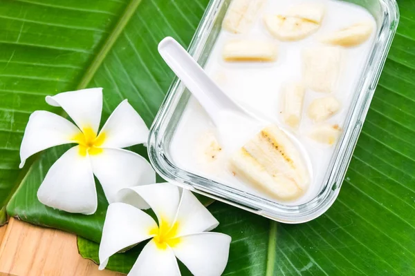 Банан в кокосовом молоке — стоковое фото
