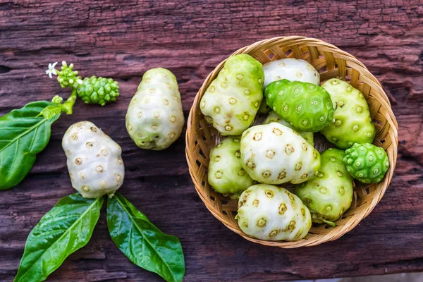 Noni fruit — Stock Photo, Image