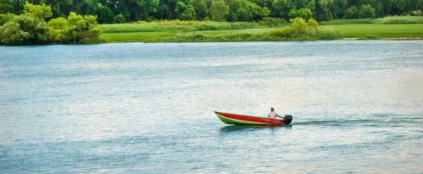 Sommerbootfahren auf dem detroit River — Stockfoto