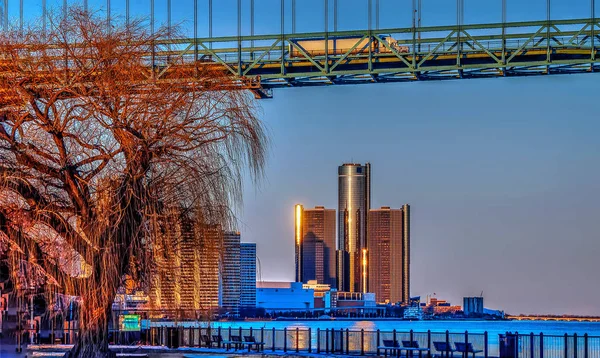 Detroit River fronten Bridge — Stockfoto