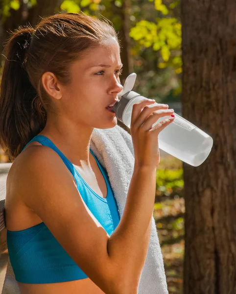 Runner dziewczyna odpoczynek — Zdjęcie stockowe