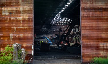 Terk edilmiş Steelmill kapılar