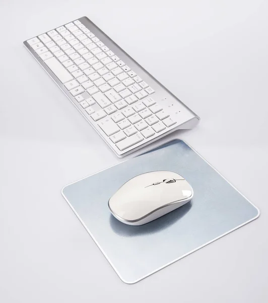 Teclado moderno e conjunto de mouse — Fotografia de Stock