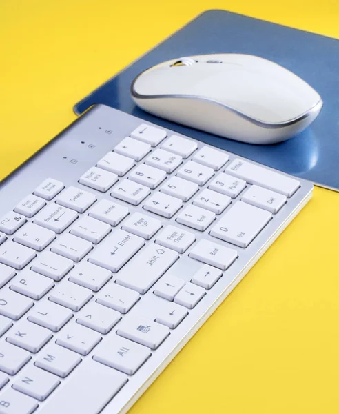 White Keyboard and Mouse Close-up — Stock Photo, Image