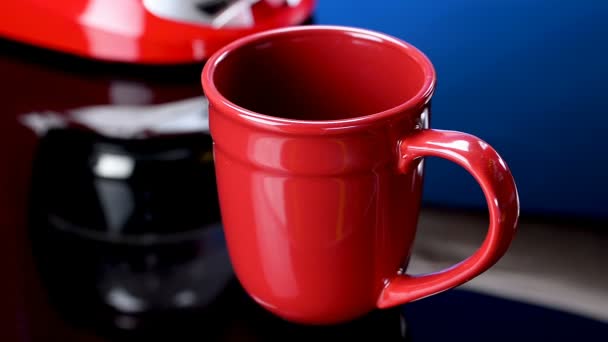 Taza Café Rojo Con Café Recién Hecho — Vídeos de Stock