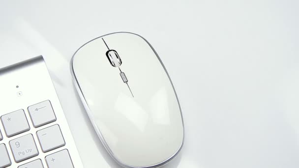 Μοντέρνο Πληκτρολόγιο Και Ποντίκι Για Τον Υπολογιστή Γκρο Πλαν — Αρχείο Βίντεο