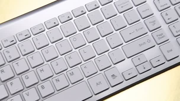 現代のキーボードとマウス コンピューター クローズ アップの — ストック動画