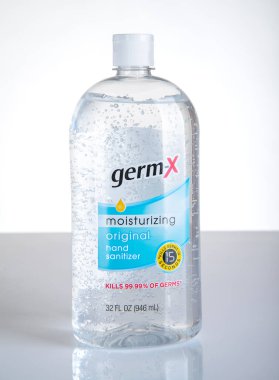 Covid 19 sorunu için bir şişe el dezenfektanı