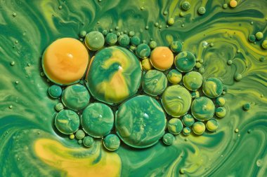 Renkli akrilik kabarcıklar. Soyut mürekkep tasarımı şablonu karışık doku arkaplanı. Sıvı renk arka planı. Duvar kağıdı deseni. Yağ posteri. Tasarım şablonu. Akışkan sanat. Yeşil.