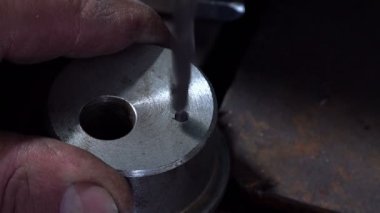 Adam sondaj Metal aracı