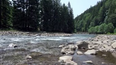 4 k manzara nehir akımı ile 