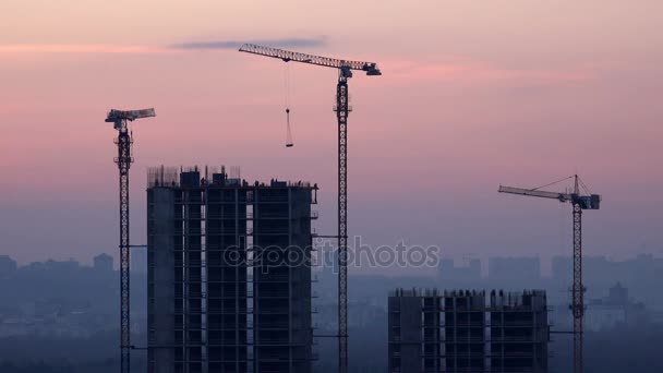Local de construção ao pôr-do-sol — Vídeo de Stock