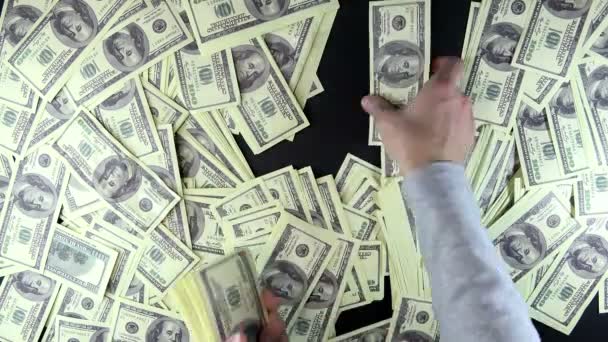 Κάτοψη του ανθρώπου μετρά το χρήμα. — Αρχείο Βίντεο