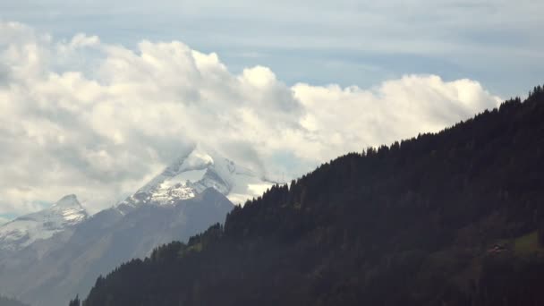 Panoramisch uitzicht op bergen landschap. — Stockvideo