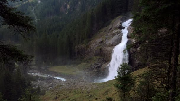 Vattenfallen Krimml i Österrike. — Stockvideo