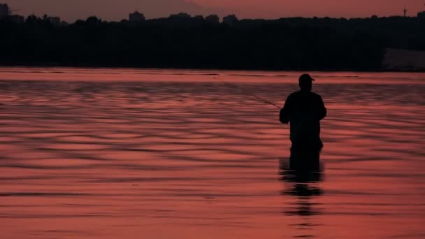 Pescador em Sunset. Clipe de vídeo — Vídeo de Stock