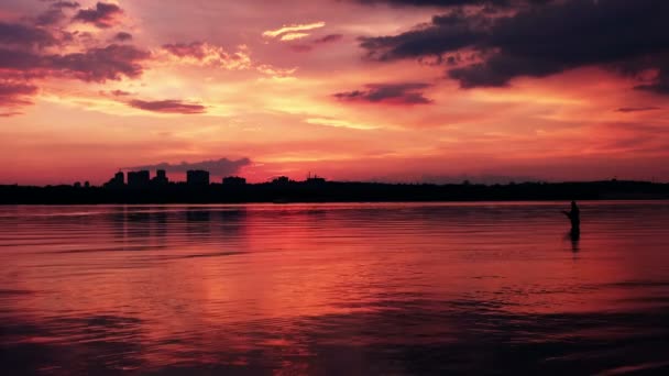Fischer bei Sonnenuntergang. Videoclip — Stockvideo