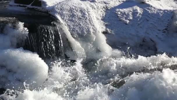Wodospad zima zwolnionym tempie — Wideo stockowe