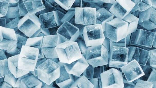 Un mucchio di cubi di ghiaccio blu Sfondo astratto — Video Stock
