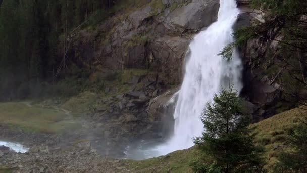 Krimml Vattenfall i Österrike. — Stockvideo