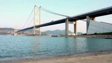 Tsing Ma Bridge Hong Kong ışığında.