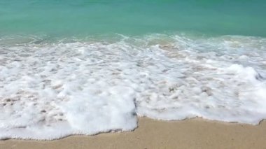 4 k tropikal plaj deniz dalgaları.