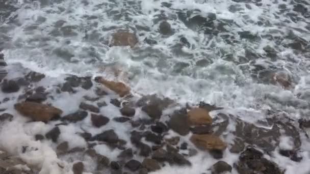 Fırtınalı denizde dalgalar — Stok video