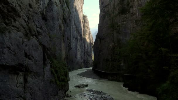 Hermosa naturaleza cueva — Vídeo de stock