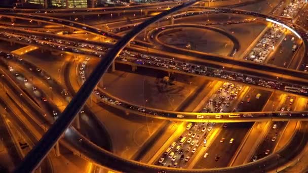 Route de la circulation routière la nuit . — Video