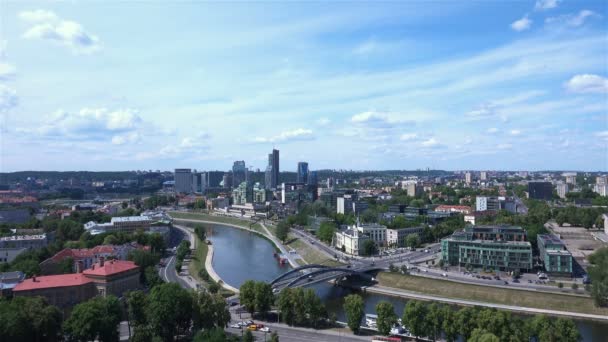 Vilnius City w słoneczny dzień. — Wideo stockowe