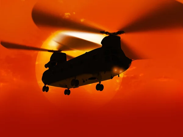 Hubschrauber ch-47 fliegt über Sonne — Stockfoto