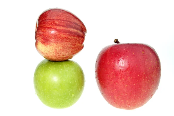 흰색으로 분리 된 사과들 — 스톡 사진