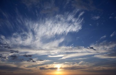 Denizde gün doğumu