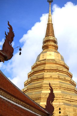 Altın chedi Chiang Mai, Tayland at
